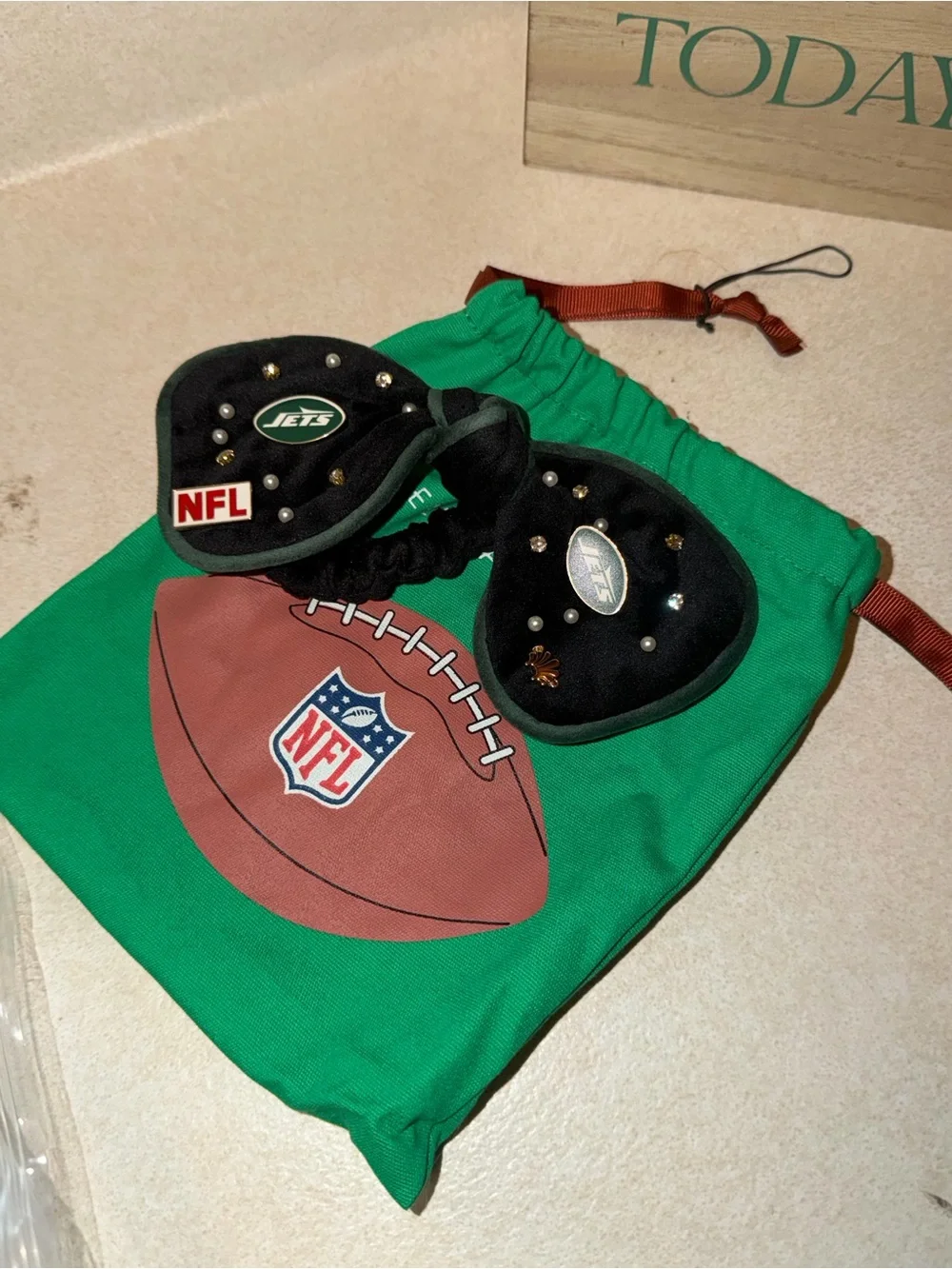 NEW YORK JETS LELE SADOUGHI X NFL JET BOW SCRUNCHIE